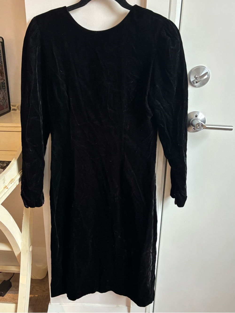 Vintage Patty O’Neil Elegant Black Velvet Midi Dress with Long Sleeves